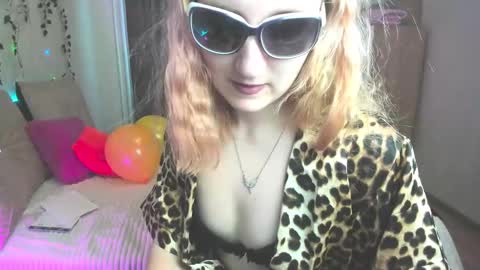 Snapshot of elsa_hot_here chatting on 02-07-25, 03:55 Elsa online show from 02-07-25, 03:55