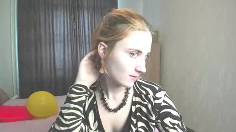 Snapshot of elsa_hot_here chatting on 02-14-25, 03:54 Elsa online show from 02-14-25, 03:54