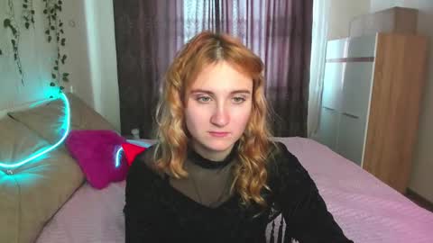 Snapshot of elsa_hot_here chatting on 02-19-25, 07:17 Elsa online show from 02-19-25, 07:17
