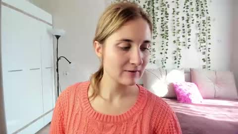 Snapshot of elsa_hot_here chatting on 09-23-25, 04:48 Elsa online show from 09-23-25, 04:48