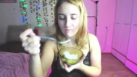 Snapshot of elsa_hot_here chatting on 11-28-25, 01:52 Elsa online show from 11-28-25, 01:52