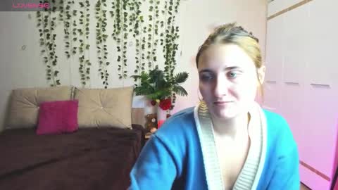 Snapshot of elsa_hot_here chatting on 12-01-25, 02:16 Elsa online show from 12-01-25, 02:16