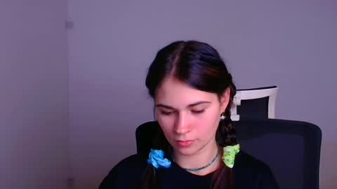 Snapshot of elsa_mur chatting on 12-19-24, 11:03 Elsa online show from 12-19-24, 11:03