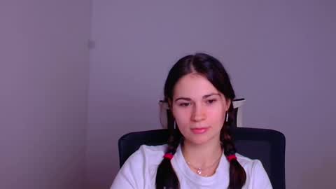 Snapshot of elsa_mur chatting on 01-09-25, 07:29 Elsa online show from 01-09-25, 07:29