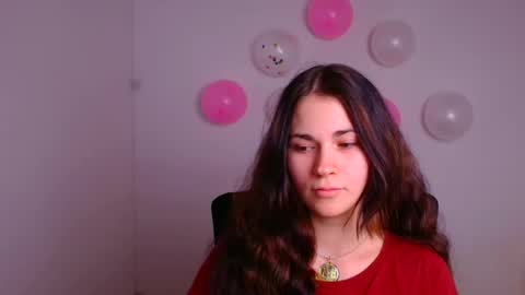 Snapshot of elsa_mur chatting on 02-17-25, 08:04 Elsa online show from 02-17-25, 08:04