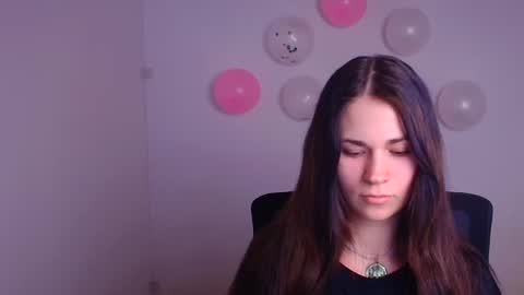 Snapshot of elsa_mur chatting on 02-18-25, 08:03 Elsa online show from 02-18-25, 08:03