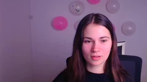 Snapshot of elsa_mur chatting on 02-19-25, 07:59 Elsa online show from 02-19-25, 07:59