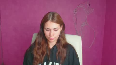 Snapshot of elsa_mur chatting on 09-22-25, 06:15 Elsa online show from 09-22-25, 06:15