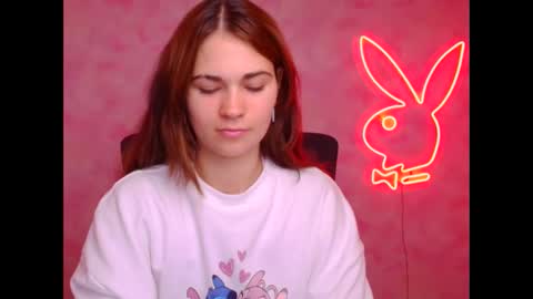 Snapshot of elsa_mur chatting on 10-18-25, 06:37 Elsa online show from 10-18-25, 06:37