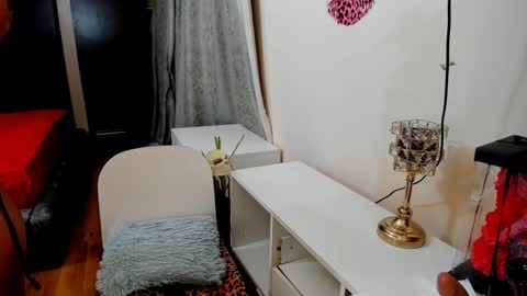 Snapshot of elsagloww chatting on 01-17-25, 04:04 ELSA BBY online show from 01-17-25, 04:04