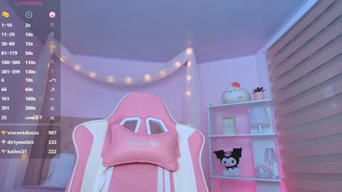 Snapshot of ely_cherry18 chatting on 01-29-25, 06:43 Ely online show from 01-29-25, 06:43