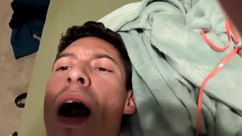 elyeyo216 online show from 12-20-25, 04:08