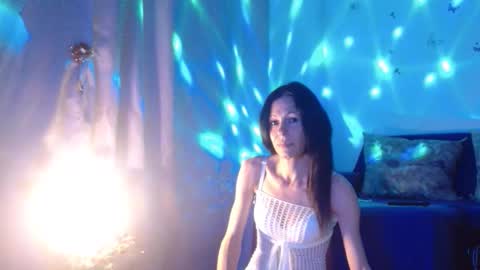 Elisa online show from 11-10-25, 06:29