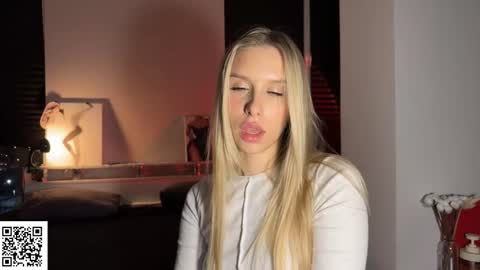 Elysia online show from 12-14-25, 12:05