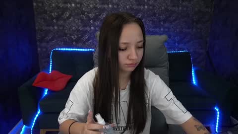 Snapshot of elyslunar_ chatting on 12-05-24, 01:06 Call me Elis online show from 12-05-24, 01:06