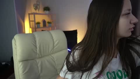 Snapshot of elyslunar_ chatting on 12-12-24, 06:36 Call me Elis online show from 12-12-24, 06:36