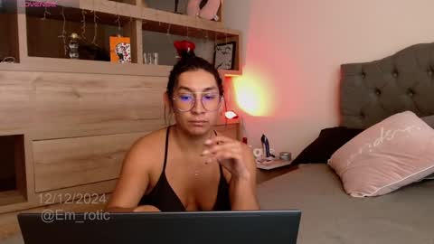 Snapshot of em_rotic chatting on 12-12-24, 05:59 Emilia  online show from 12-12-24, 05:59