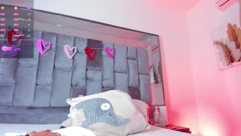 Snapshot of ema_saenz_ chatting on 02-15-25, 04:14 Sofia online show from 02-15-25, 04:14