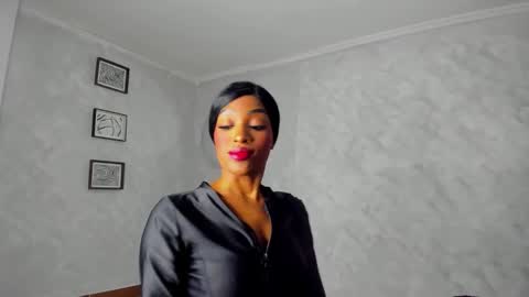 Snapshot of emattaylor chatting on 01-06-26, 10:30 . online show from 01-06-26, 10:30