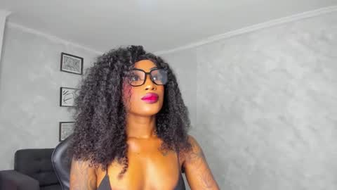 Snapshot of emattaylor chatting on 02-25-26, 01:10 . online show from 02-25-26, 01:10