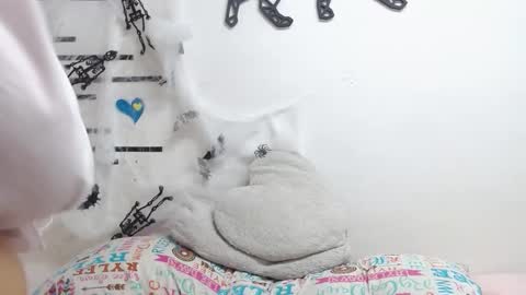 Ema Walker online show from 10-26-25, 12:44