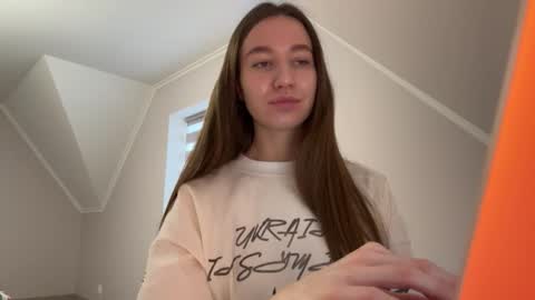 Snapshot of emberfamn chatting on 01-09-26, 02:09 Alina online show from 01-09-26, 02:09