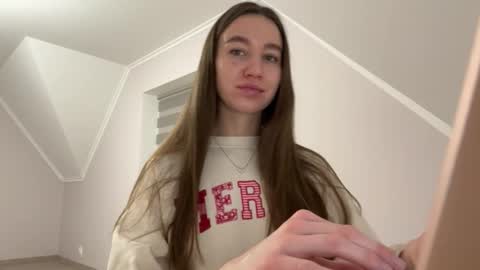 Snapshot of emberfamn chatting on 01-11-26, 10:59 Alina online show from 01-11-26, 10:59