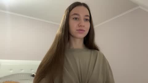 Snapshot of emberfamn chatting on 02-10-26, 09:30 Alina online show from 02-10-26, 09:30