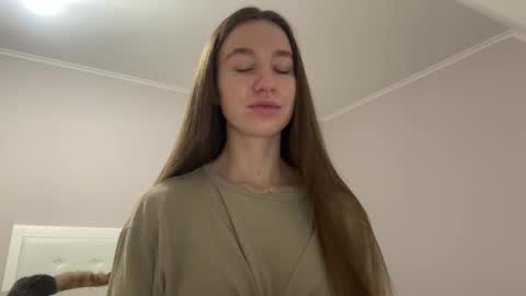 Snapshot of emberfamn chatting on 02-11-26, 10:15 Alina online show from 02-11-26, 10:15