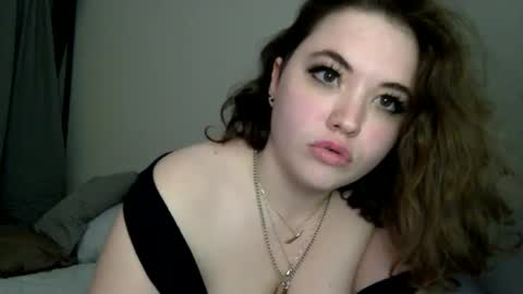 Snapshot of emberlo_ol chatting on 01-02-25, 02:11 Ember online show from 01-02-25, 02:11