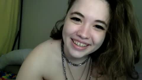 Snapshot of emberlo_ol chatting on 01-25-25, 07:18 Ember online show from 01-25-25, 07:18