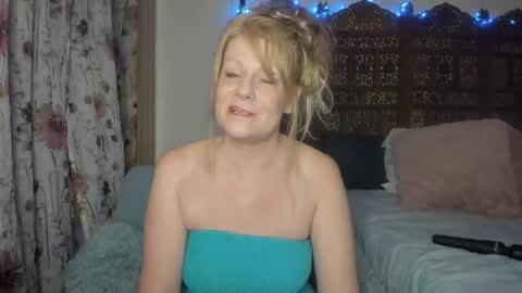 Ember Pheonixxx online show from 10-16-25, 02:23