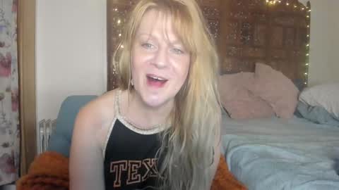 Ember Pheonixxx online show from 10-19-25, 12:33
