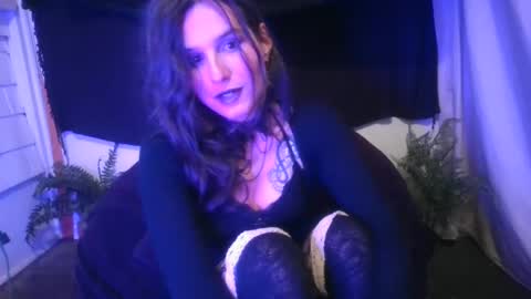 Snapshot of embers_of_eternity chatting on 01-04-25, 01:10 Ellie online show from 01-04-25, 01:10