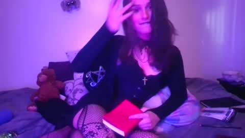 Snapshot of embers_of_eternity chatting on 01-27-25, 11:00 Ellie online show from 01-27-25, 11:00