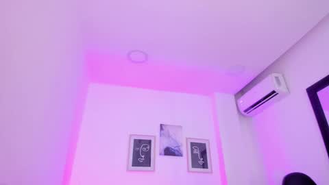 Snapshot of emelie_89 chatting on 12-24-24, 03:26 emelie_89 online show from 12-24-24, 03:26