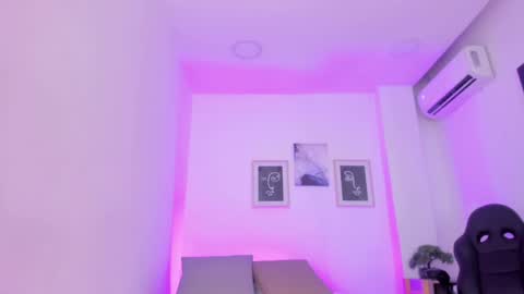 Snapshot of emelie_89 chatting on 12-31-24, 02:58 emelie_89 online show from 12-31-24, 02:58