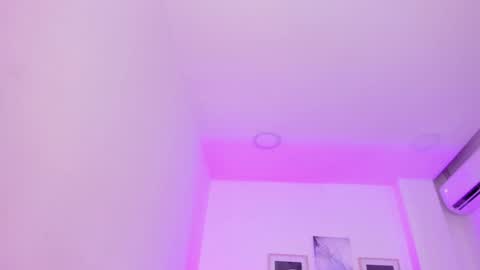 Snapshot of emelie_89 chatting on 01-06-25, 12:16 emelie_89 online show from 01-06-25, 12:16