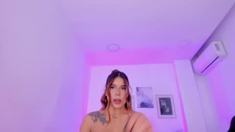 Snapshot of emelie_89 chatting on 01-09-25, 11:47 emelie_89 online show from 01-09-25, 11:47