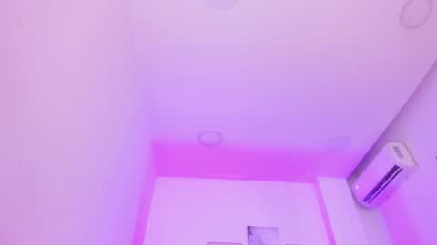 Snapshot of emelie_89 chatting on 01-12-25, 03:14 emelie_89 online show from 01-12-25, 03:14