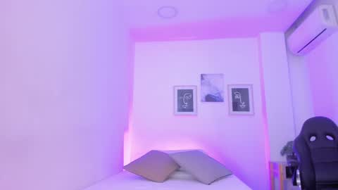 Snapshot of emelie_89 chatting on 01-14-25, 11:53 emelie_89 online show from 01-14-25, 11:53
