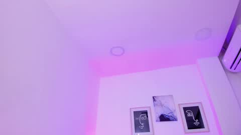 Snapshot of emelie_89 chatting on 01-27-25, 04:11 emelie_89 online show from 01-27-25, 04:11