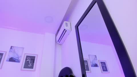 Snapshot of emelie_89 chatting on 02-11-25, 03:18 emelie_89 online show from 02-11-25, 03:18