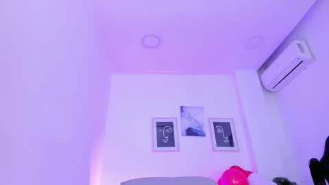 Snapshot of emelie_89 chatting on 02-15-25, 06:12 emelie_89 online show from 02-15-25, 06:12