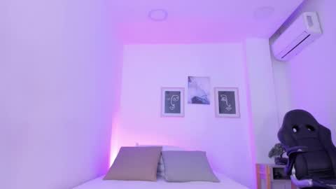 Snapshot of emelie_89 chatting on 02-21-25, 12:28 emelie_89 online show from 02-21-25, 12:28