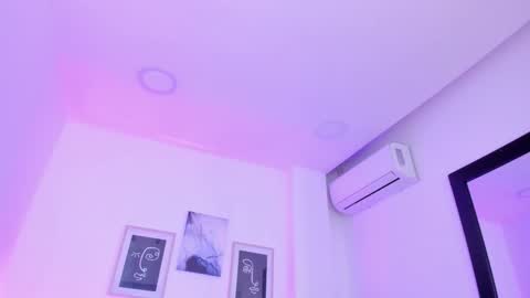 Snapshot of emelie_89 chatting on 02-21-25, 03:43 emelie_89 online show from 02-21-25, 03:43