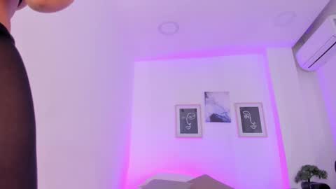Snapshot of emelie_89 chatting on 02-26-25, 12:03 emelie_89 online show from 02-26-25, 12:03