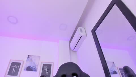 Snapshot of emelie_89 chatting on 02-26-25, 03:08 emelie_89 online show from 02-26-25, 03:08
