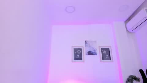 Snapshot of emelie_89 chatting on 02-26-25, 06:11 emelie_89 online show from 02-26-25, 06:11