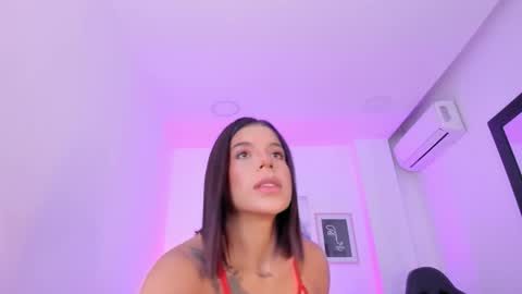 Snapshot of emelie_89 chatting on 03-04-25, 12:01 emelie_89 online show from 03-04-25, 12:01